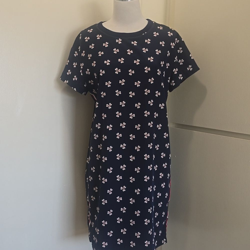 NWT Uniqlo navy dress with Heart Shaped Flowers and racing stripe on sides, NWOT